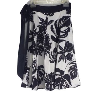 White House Black Market 2 Floral Leaf Print Skirt